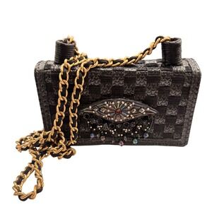 Beaded Evil Eye Structured Woven Crossbody‎ Gold tone Chain
7x4x2" preloved